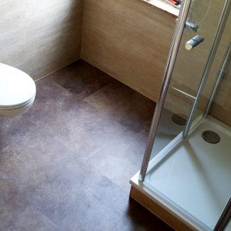 HEINEMANN GmbH – Fachbetrieb der Malerinnung Erfurt_Badsanierung mit Designbelag_24 