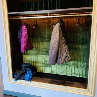 Garderobe Wartebereich Zahnarztpraxis 