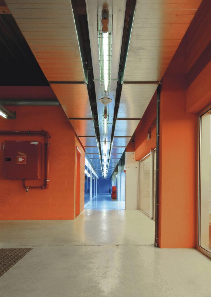 1708_02_Bewerkt_fabrieksgang